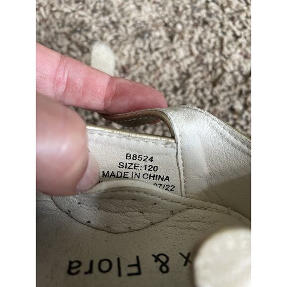 Felix & Flora Toddler Girl Sz. 4 (120) Gold Mary Jane Shoe. Great Pair - Picture 8 of 9